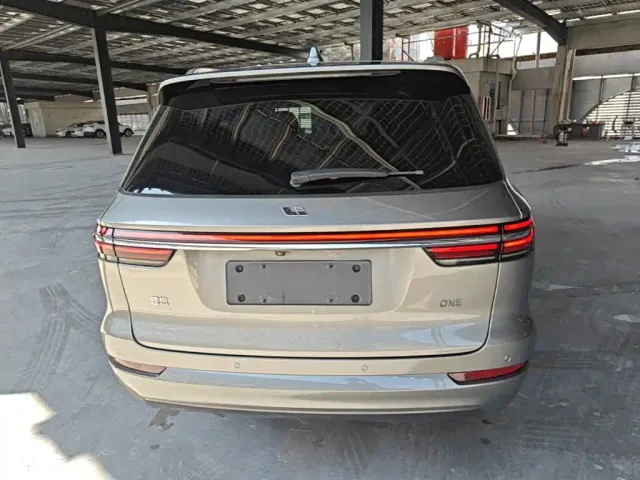 Li Auto ONE — Фото автомобиля 5