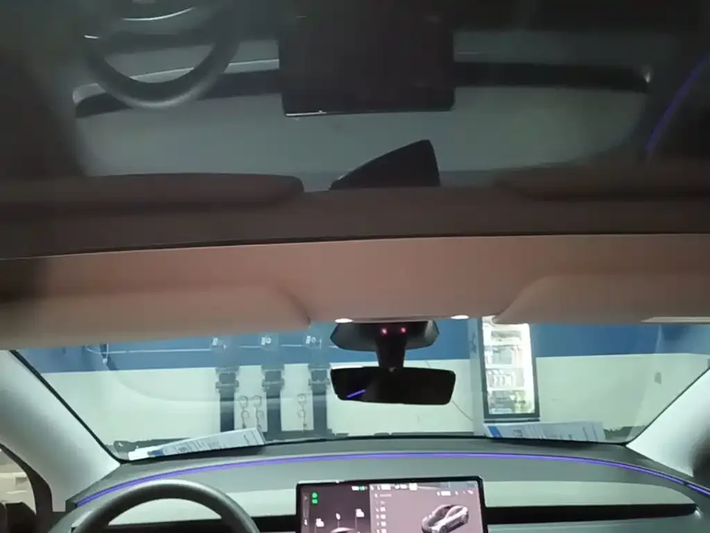 Tesla Model Y 2025 Rear-Wheel Drive — Фото автомобиля 17