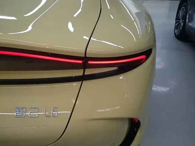 IM Motors L6 — Фото автомобиля 23