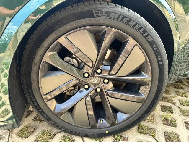 Li Auto Li Xiang L9 2022 Max — Фото автомобиля 22