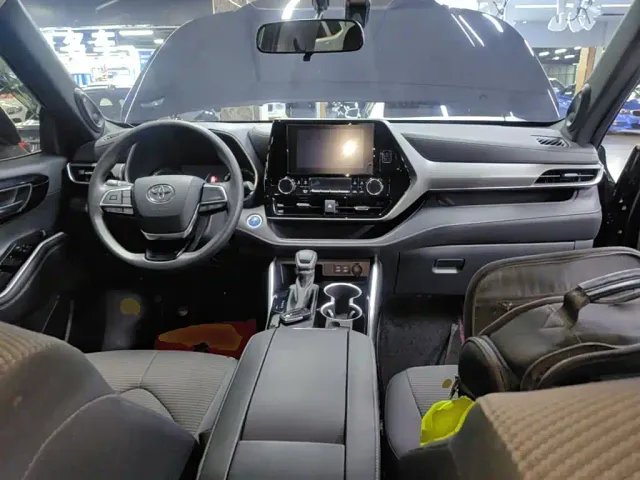 Toyota Highlander — Фото автомобиля 9
