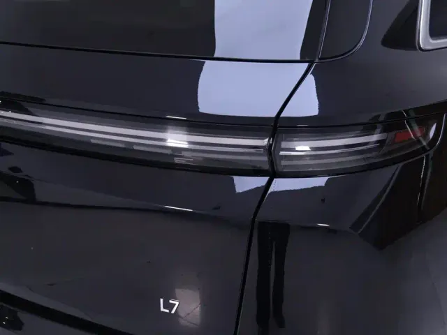 Li Auto L7 — Фото автомобиля 9