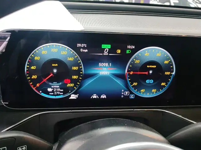 Mercedes-Benz EQC — Фото автомобиля 7