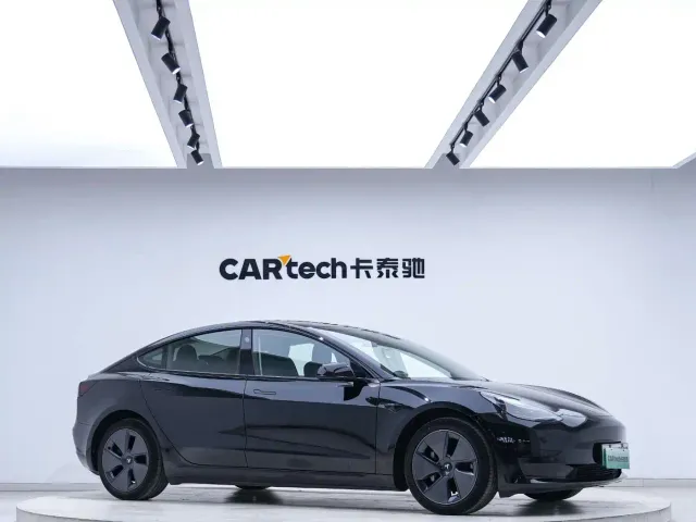 Tesla Model 3 — Фото автомобиля 3