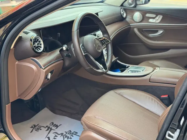 Mercedes-Benz E-Class — Фото автомобиля 4