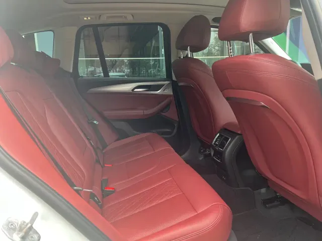BMW iX3 — Фото автомобиля 12