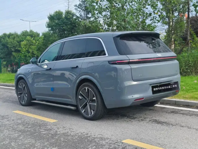 Li Auto L8 — Фото автомобиля 8