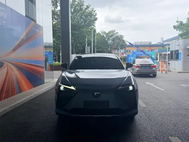 Lexus RZ — Фото автомобиля 2