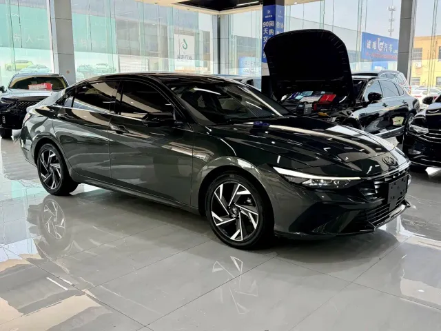 Hyundai Elantra — Фото автомобиля 3