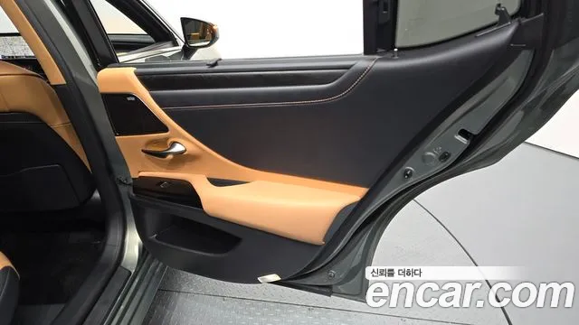 Lexus ES 7th Gen — Фото автомобиля 14