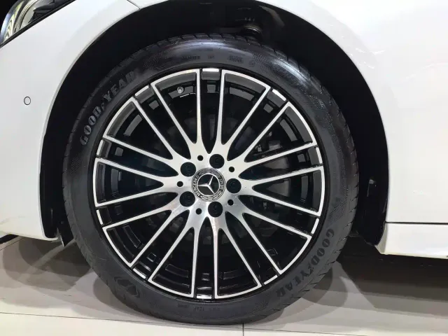 Mercedes-Benz C-Class — Фото автомобиля 4