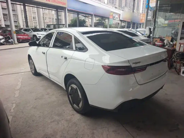 Geely Geometry A — Фото автомобиля 4