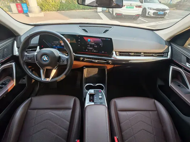 BMW iX1 — Фото автомобиля 17