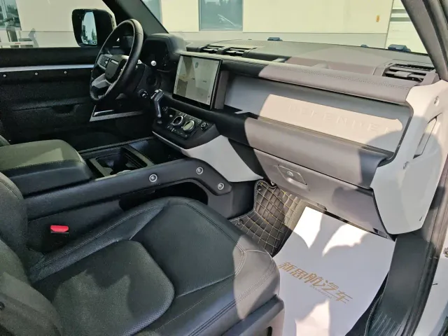Land Rover Defender — Фото автомобиля 13