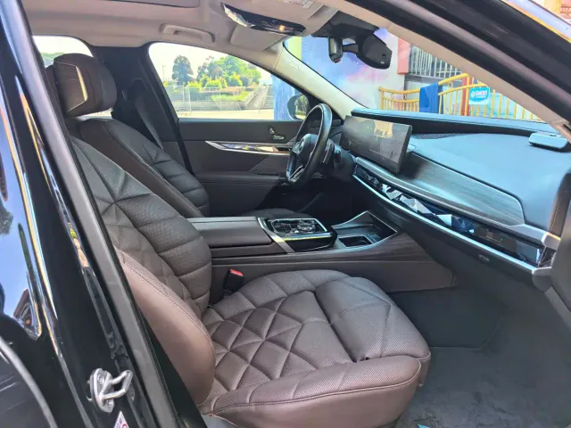 BMW 7 Series — Фото автомобиля 11