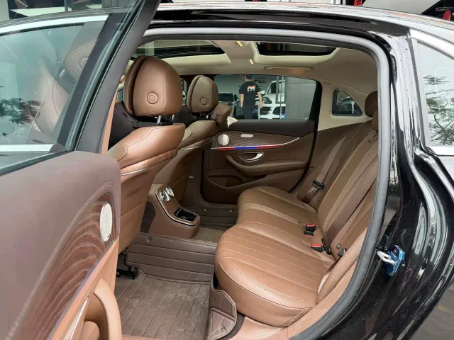 Mercedes-Benz E-Class — Фото автомобиля 9