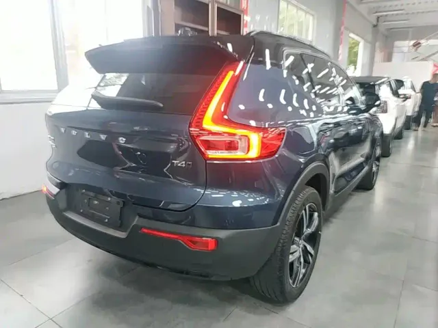 Volvo XC40 — Фото автомобиля 6