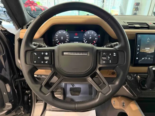 Land Rover Defender — Фото автомобиля 8