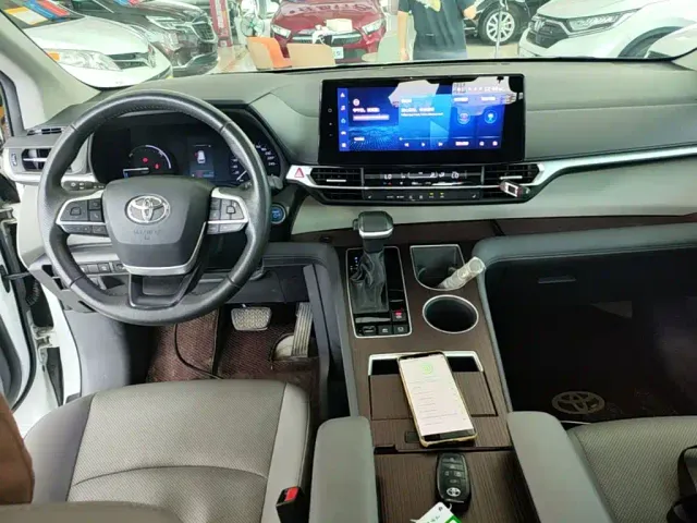 Toyota Granvia — Фото автомобиля 9