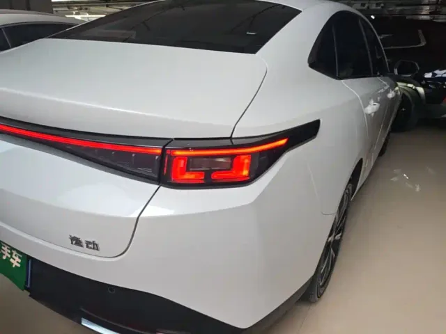 Changan Eado — Фото автомобиля 7