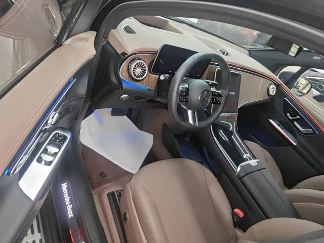 Mercedes-Benz EQE SUV — Фото автомобиля 15