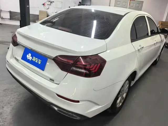 Geely Emgrand — Фото автомобиля 3