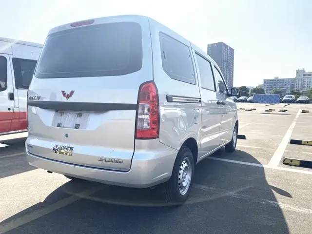 Wuling Hongguang V — Фото автомобиля 16