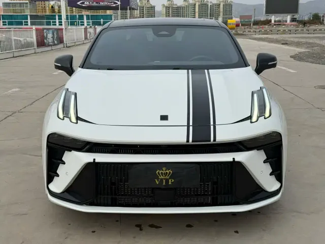 Lynk & Co 03 — Фото автомобиля 2
