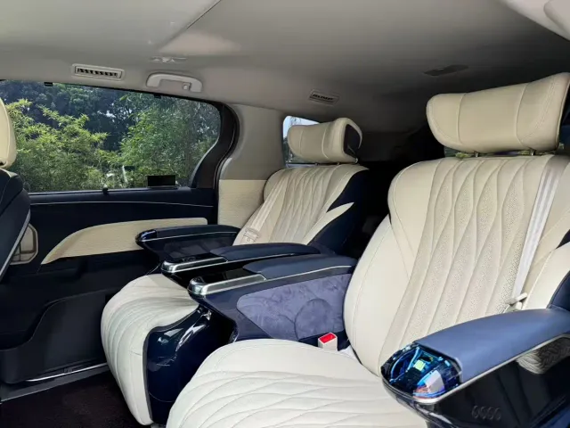 Toyota Sienna — Фото автомобиля 9