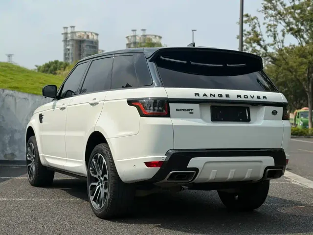 Land Rover Range Rover Sport 2022 3.0 L6 Gloss Black Edition — Фото автомобиля 15