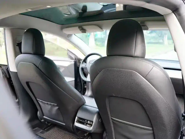 Tesla Model 3 — Фото автомобиля 10