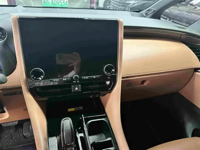 Toyota Alphard — Фото автомобиля 10