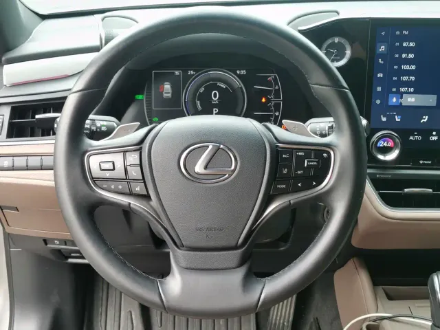 Lexus ES — Фото автомобиля 12