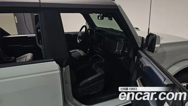 Ford Bronco — Фото автомобиля 10