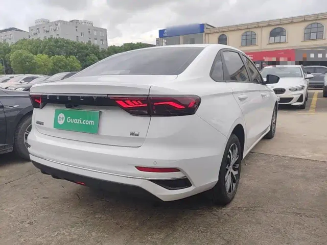 Geely Emgrand — Фото автомобиля 6