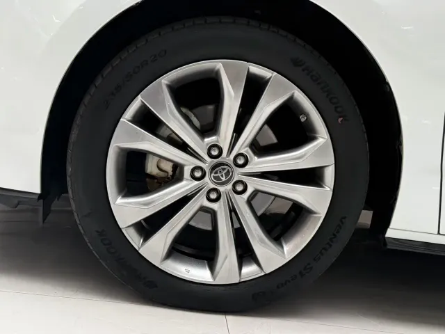 Toyota Sienna — Фото автомобиля 10