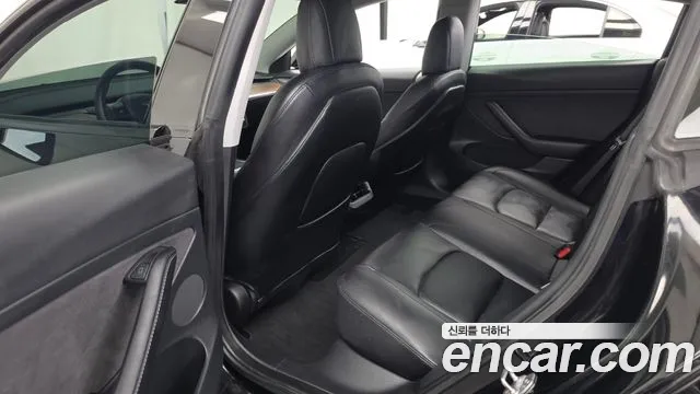Tesla Model 3 — Фото автомобиля 16