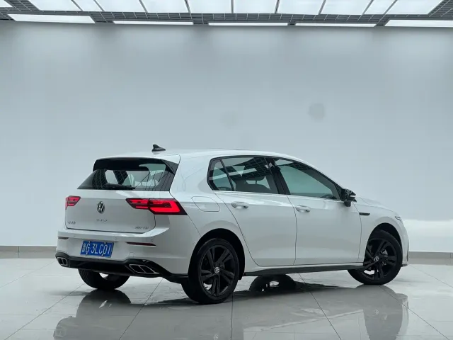 Volkswagen Golf — Фото автомобиля 6