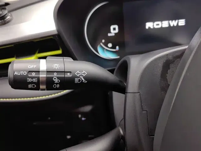 Roewe i5 — Фото автомобиля 21