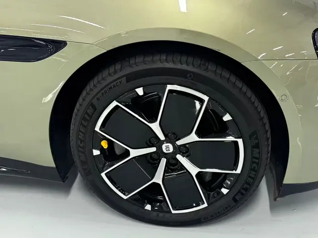 Xiaomi SU7 — Фото автомобиля 7