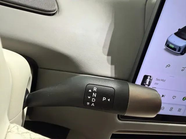 Li Auto i8 — Фото автомобиля 15