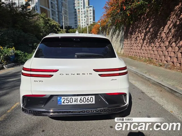 Genesis GV70 — Фото автомобиля 4