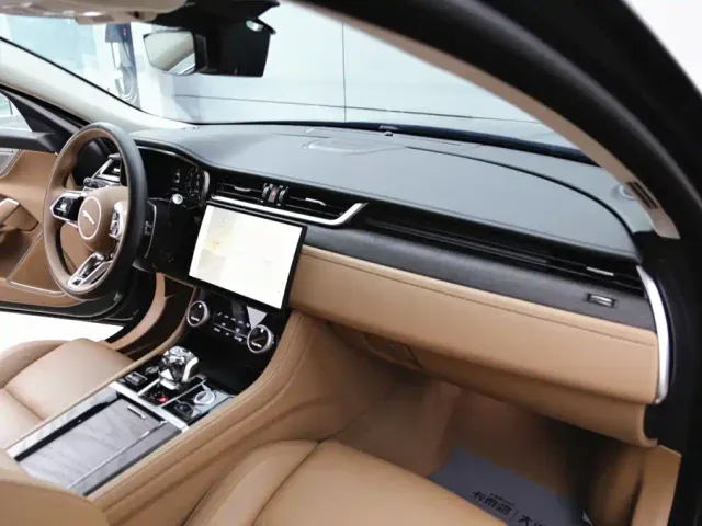 Jaguar XFL — Фото автомобиля 22