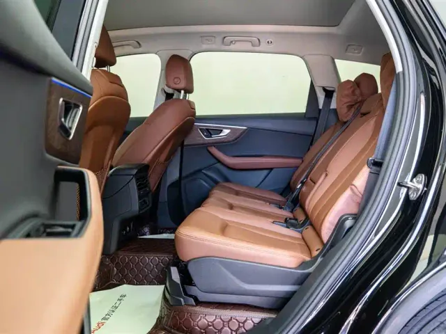 Audi Q7 — Фото автомобиля 12