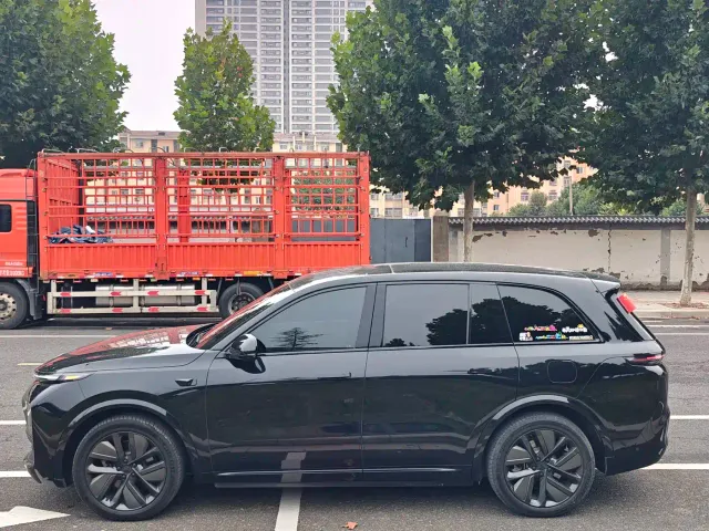 Li Auto L8 — Фото автомобиля 16