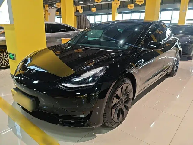 Фотография автомобиля — Tesla Model 3