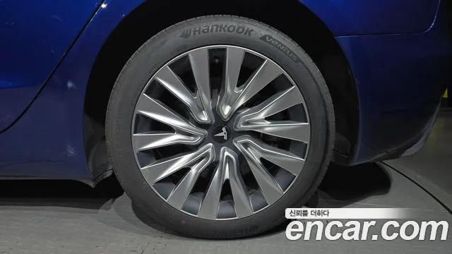 Tesla Model 3 — Фото автомобиля 21