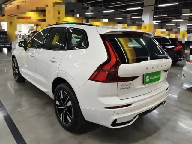 Volvo XC60 — Фото автомобиля 4