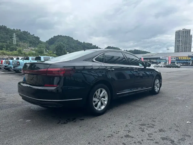 Volkswagen Passat — Фото автомобиля 7