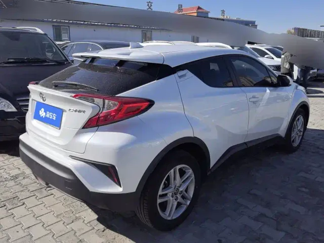 Toyota C-HR — Фото автомобиля 3